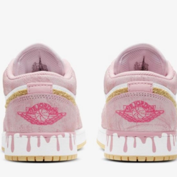 這美尻太誘人！客製甜筒 Nike Air Force 1 與 Air Jordan 1 草莓冰淇淋潮鞋上菜，今天你選誰？