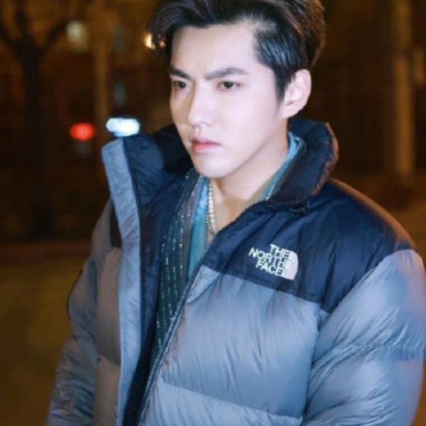 帶貨王發威！吳亦凡這次不屑 Supreme 搶先穿上未發售 TNF 聯名款，這件台灣「原價」買得到！