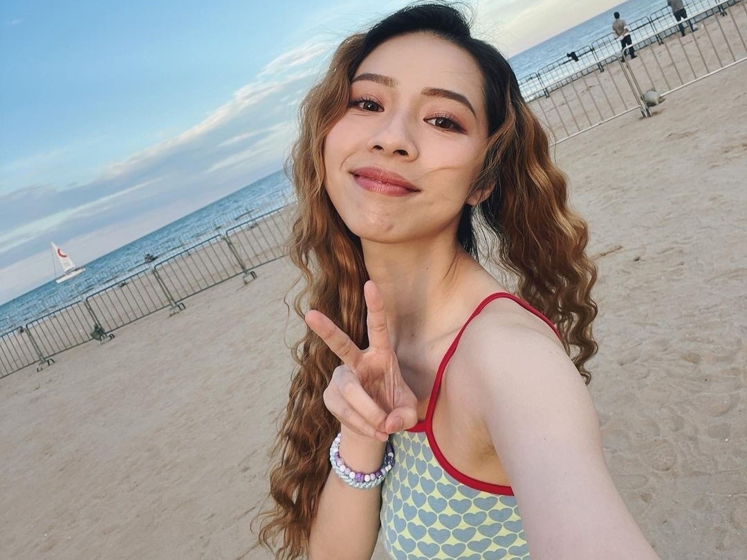 告五人「犬青」女生髮型範本推薦：人魚捲、水波紋捲髮⋯原來長髮也能這樣搞！